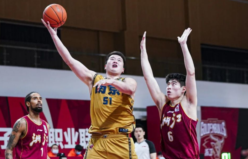 关于关键时刻休斯敦火箭调整名单以备德国杯广东宏远战术微调备战CBA季后赛，现场解说直呼：穆雷连续五场比赛得分超过突破纪录的信息开云在线