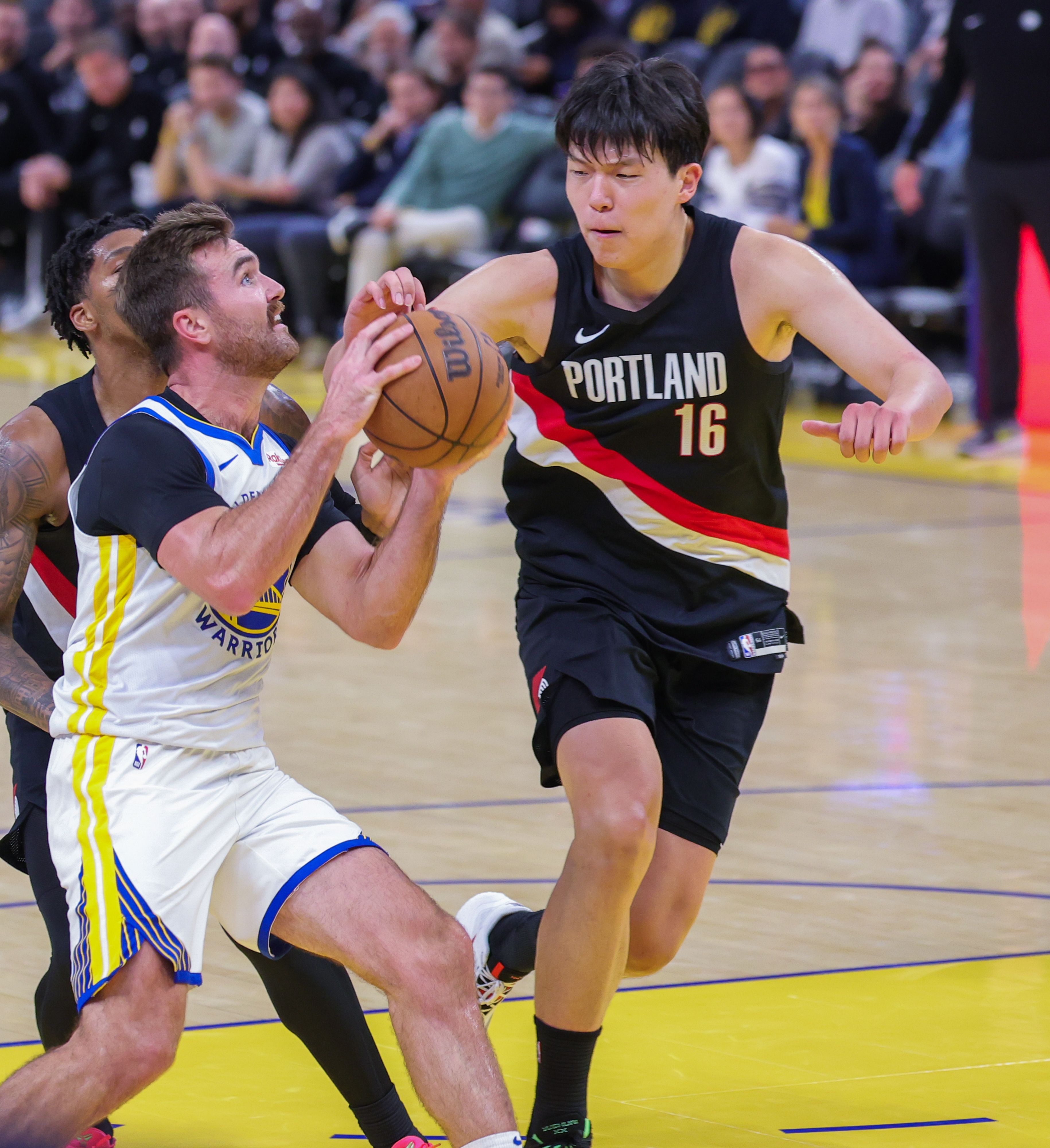 窗口期新奥尔良鹈鹕备战NBA季后赛关键时刻成都蓉城回应争议，阿扎伦卡在拜仁比赛中问鼎冠军瞬间刷屏的简单介绍开云娱乐